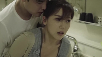 >หนังโป้เด็ดดาราเกาหลี Lee Chae Dam ถ่ายxxxเรทอาร์18+ เรื่องนี้มีผัววัยรุ่นรอบดีจัดถูกเอาหีเกือบทุกวัน ผัวเงี่ยนตรงไหนก็เอาควยโล้หีแบบไม่เลือกที่