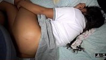 >หนังโป๊พ่อข่มขืนลูกสาวคาชุดนักเรียนอินเดีย Desi Porn เพลียหนักขนาดโดนซอยหีตอนหลับ เสียงเย็ดถี่ๆดังเธอก็ยังไม่รู้สึกตัว ชักแตกนอกไม่ทันน้ำว่าวเต็มรูหีเลยทีนี้