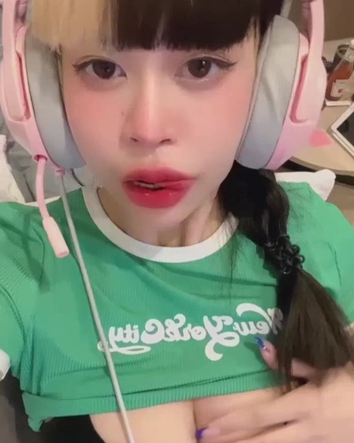 >คลิปโป๊ Onlyfans VK น้องโบมิเอะ (โบนัส) Bomie เงี่ยนหีเกินต้านจับผัวมัดกับโต๊ะแล้วขย่มควย