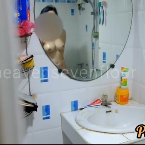 >คลิปโป๊แอบถ่าย xxx วิดีโอโป๊ Heavensevenfloor พี่ชายหื่นกามแอบถ่ายน้องสาวอาบน้ำจนโดนจับได้