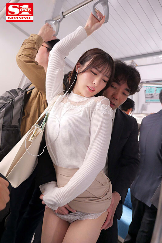 >หนังav สาวน้ำเดินเพลิดเพลินบนรถไฟ SONE-187