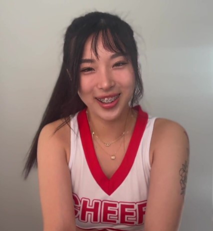 >หนังโป๊เกาหลี Cheerleader’s Braces for Doing Her Homework – Elle Lee